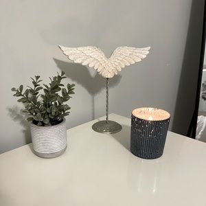 Angel wings decor